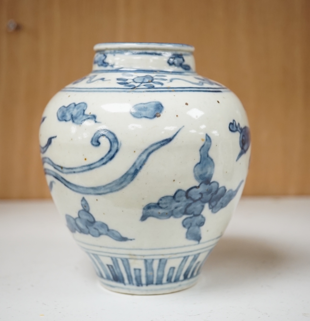 A Chinese late Ming blue and white ‘phoenix’ jar, Wanli period, decorated with phoenixes, 14cm high. Condition - good